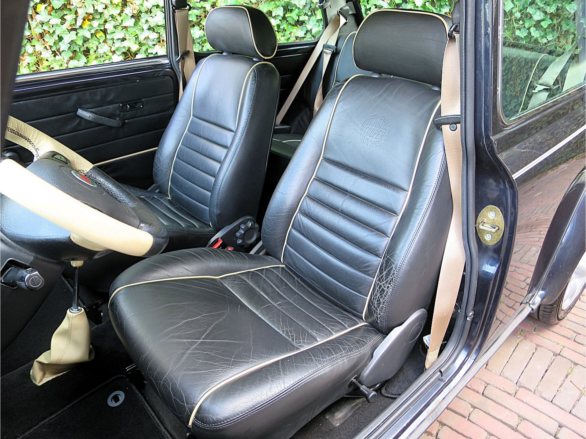 MINI Cooper S 1.3 MPI NL-auto van 1ste eig, Leer, houten das, Auto's, Oldtimers, Voorwielaandrijving, 63 pk, Met garantie (alle)