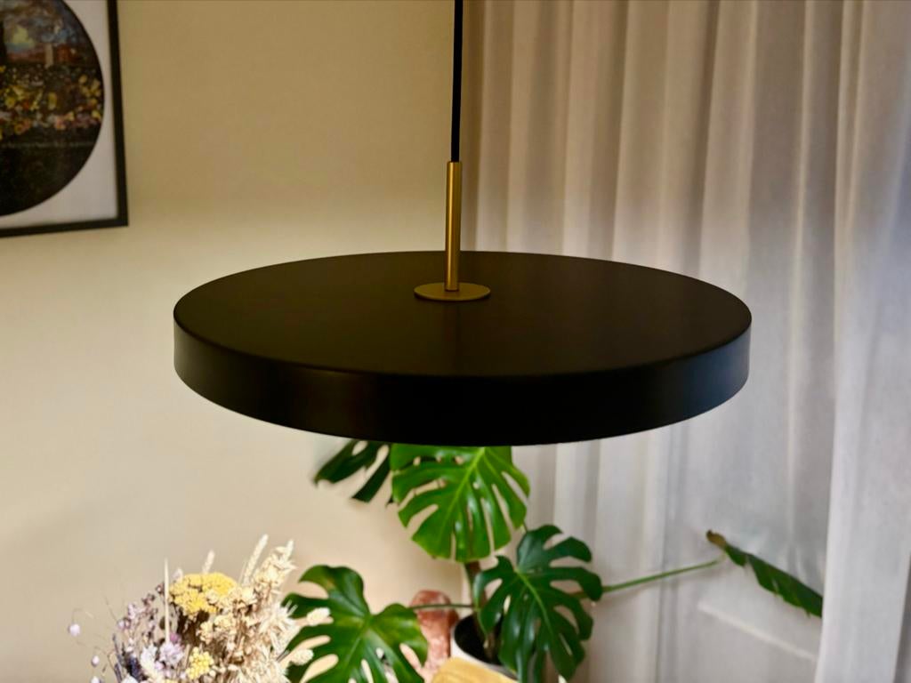 2x Umage Asteria Medium hanglamp antraciet grijs Ø 43 cm, Ophalen, Zo goed als nieuw, Metaal, Minder dan 50 cm