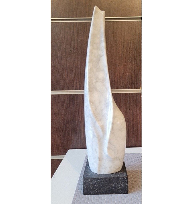 Maurice BRAMS, beeld in Carrara-marmer, Antiek en Kunst, Ophalen, 20 - 50 cm, Beeld, Abstract