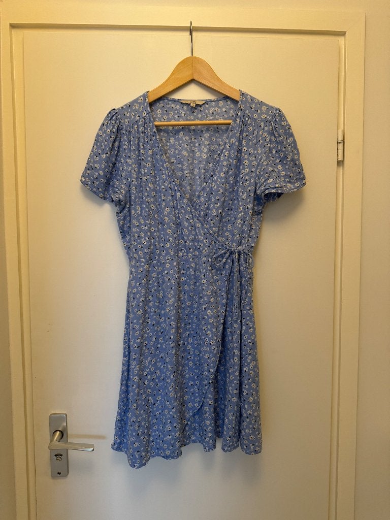 Wikkeljurk maat 38 met bloemetjes, Kleding | Dames, Jurken, Maat 38/40 (M), Paars, Nieuw, Ophalen of Verzenden