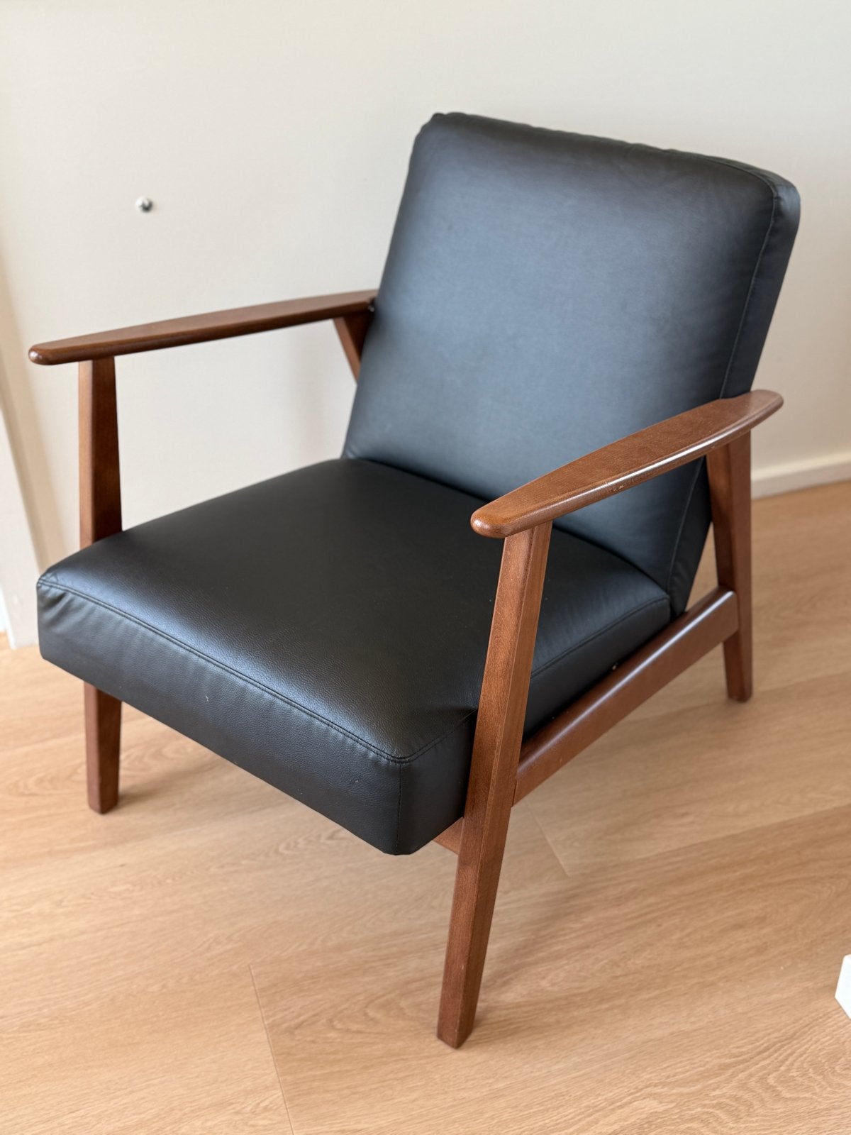 IKEA Fortaile fauteuil - Zwart kunstleer met houten frame, Ophalen, Zwart, Zo goed als nieuw, Eén