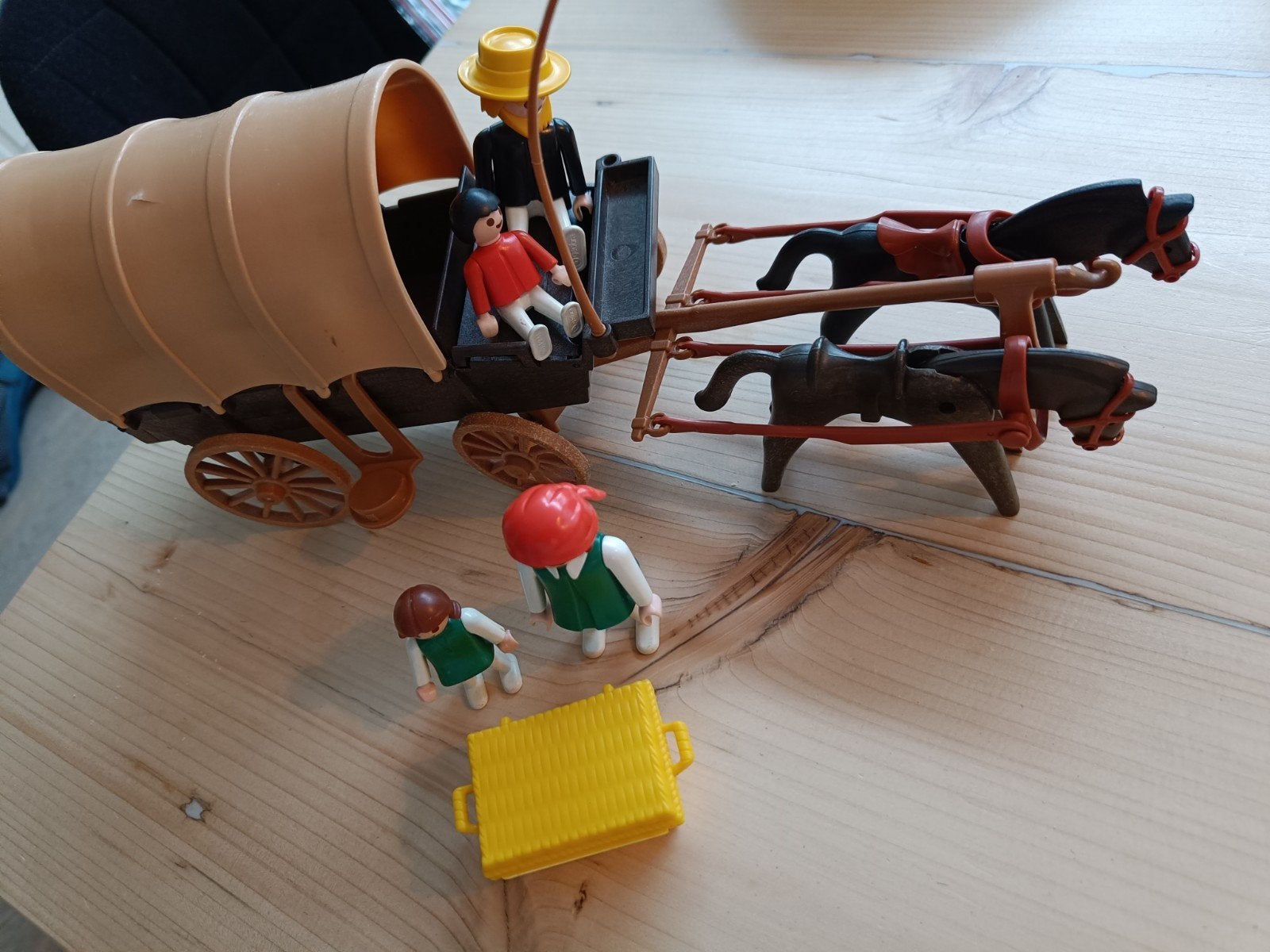 Playmobil Huifkar met paarden en figuren, Ophalen of Verzenden, Gebruikt, Jongen of Meisje