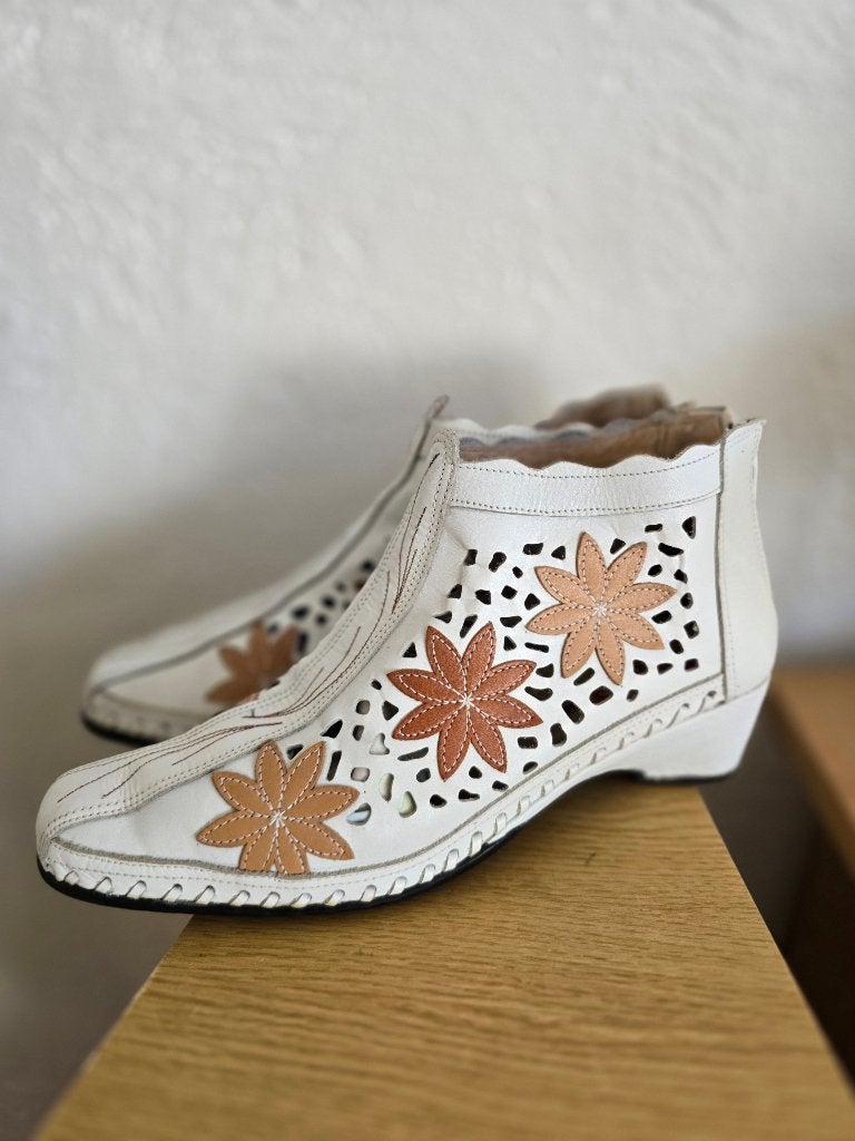 Pikolinos witte enkellaarzen, Wit, Lage of Enkellaarzen, Nieuw, Ophalen of Verzenden