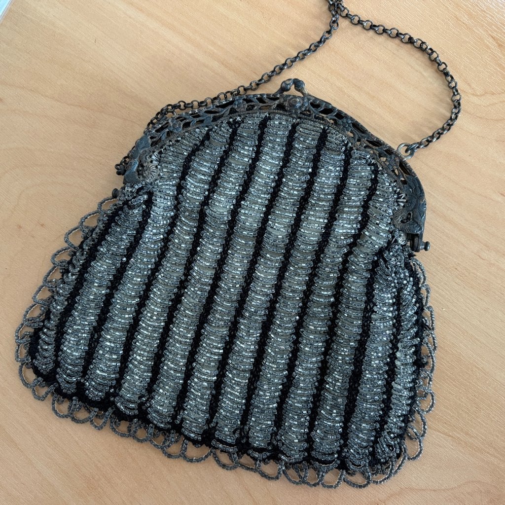 Vintage hand (avond) tasje met kraaltjes en metalen sluiting, Ophalen of Verzenden, Gebruikt, Overige kleuren, Avondtasje