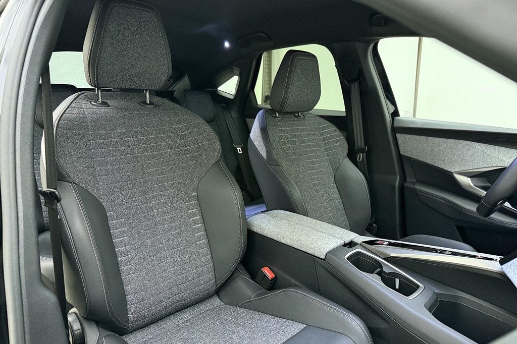Peugeot 3008 1.2 Hybrid 145 Allure | 19'' velgen | | Apple C, 145 pk, Gebruikt, Euro 6, 1199 cc