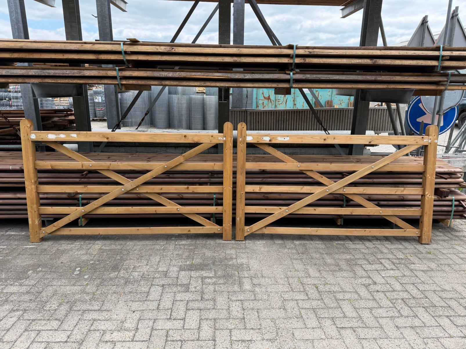 Engelse Nobifix en hardhouten poorten te koop –diverse maten, Ophalen, Met poort, Gebruikt, Overige typen