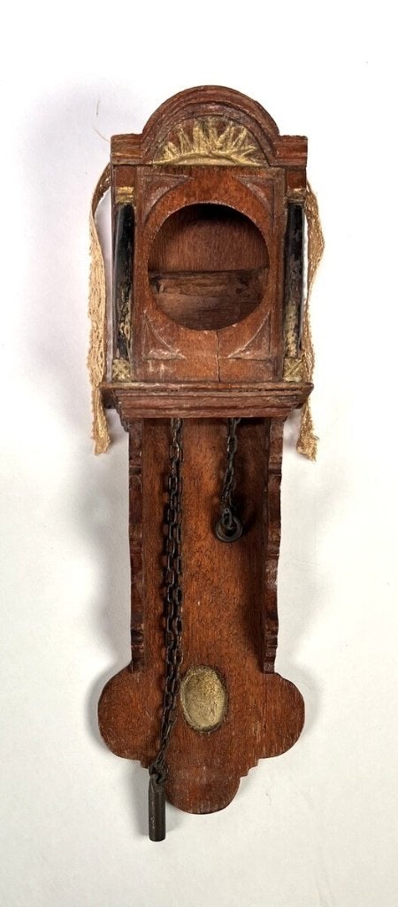 1285. Zakhorloge houder - hout met messing ornamenten, Ophalen