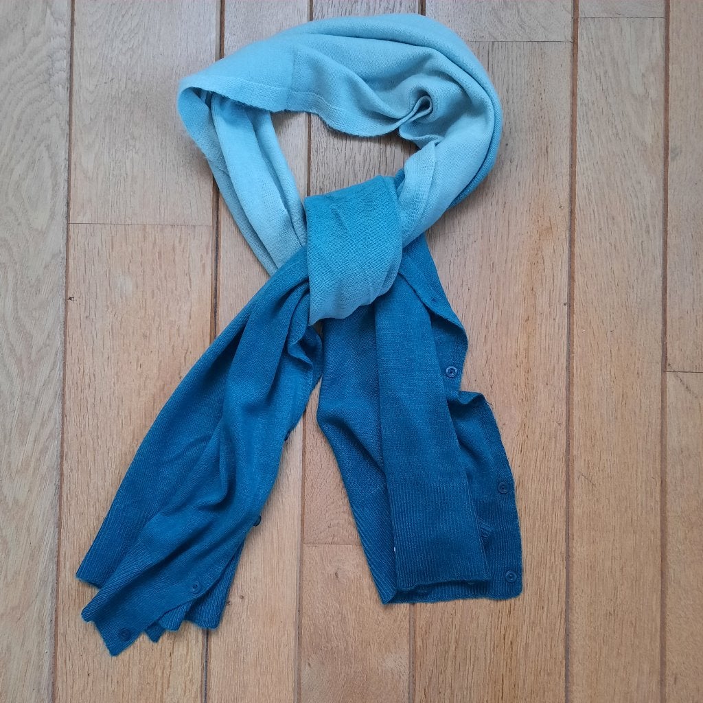 Sjaal blauw tie dye - nieuw -, Kleding | Dames, Mutsen, Sjaals en Handschoenen, Ophalen of Verzenden, Nieuw, Maat 46/48 (XL) of groter