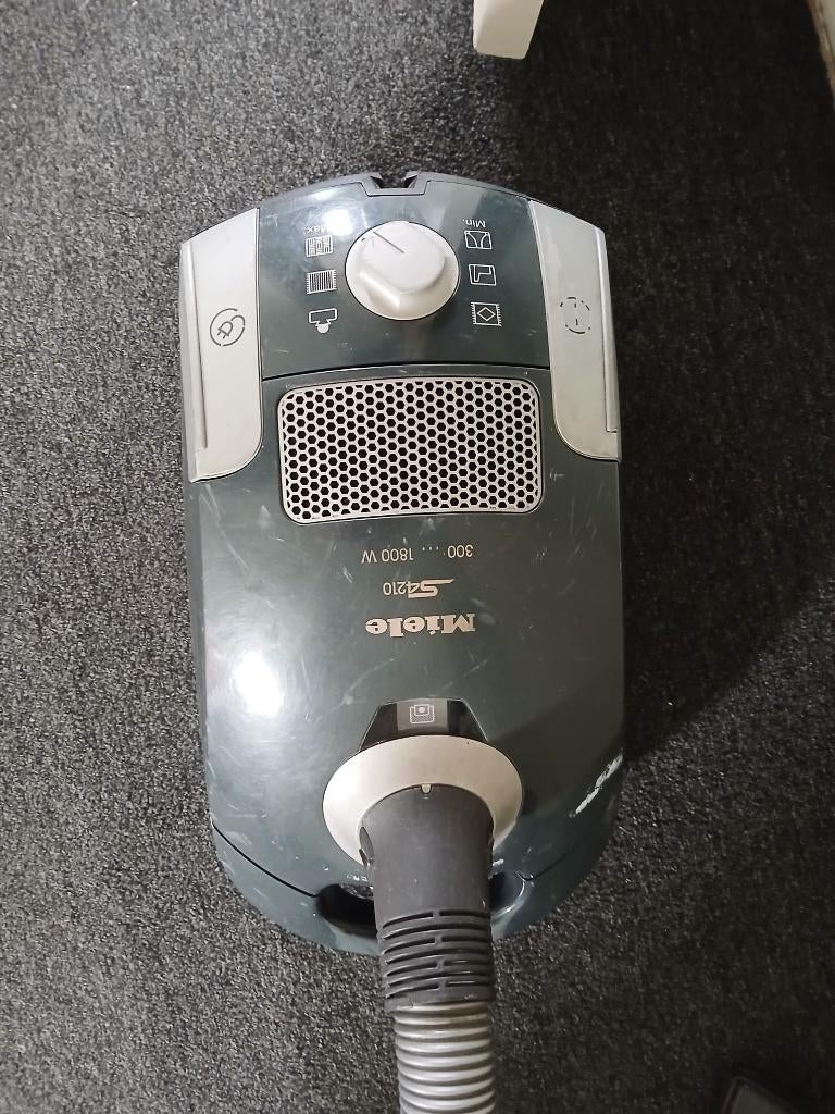 Miele stofzuiger met 1 extra stofzuigerzak, Witgoed en Apparatuur, Stofzuigers, Ophalen, Gebruikt, 1600 tot 2000 watt, Miele