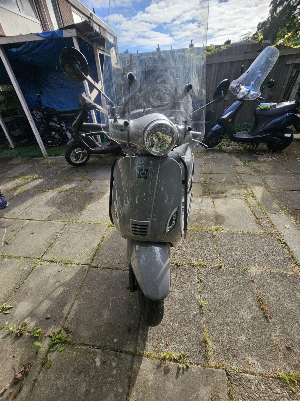 AGM VX50i Scooter – Grijs – 8.388 km – Met Windscherm, Geen, Zo goed als nieuw, Benzine, Ophalen