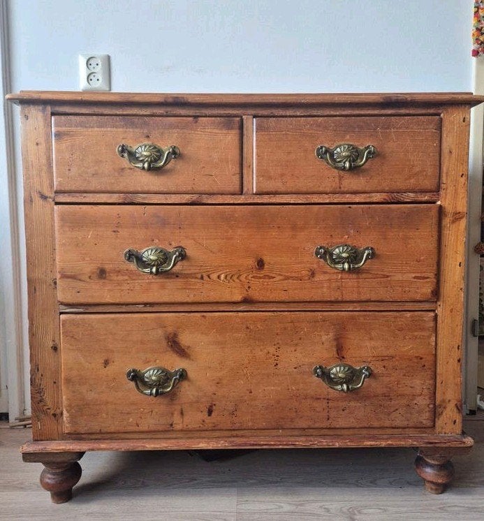 Prachtige antieke grenen commode / ladekast (4 laden)
Prijs:, Ophalen, Gebruikt, Minder dan 100 cm, Grenenhout