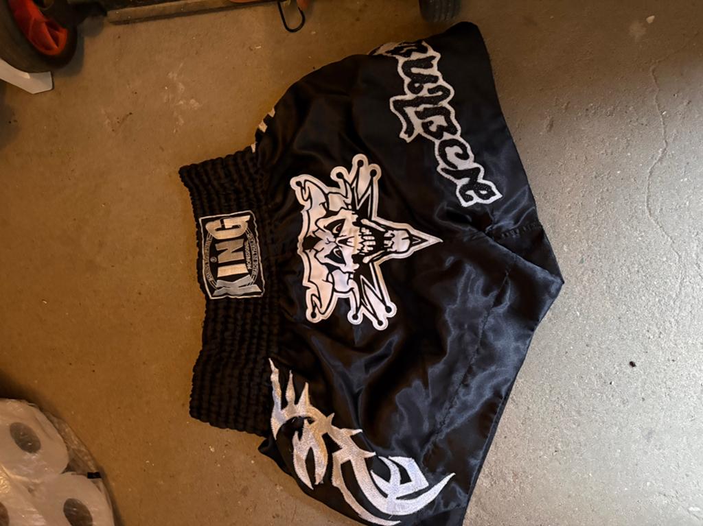 Muay Thai broekje KING, Sport en Fitness, Overige, Ophalen of Verzenden, Zo goed als nieuw, Vechtsportmateriaal