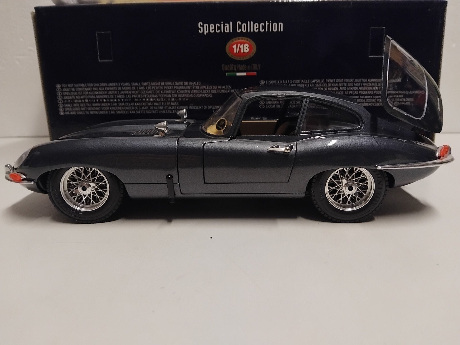 Jaguar E type Coupe dark grey Bburago metal 1:18 KRD, Ophalen of Verzenden, Zo goed als nieuw, Auto, Bburago