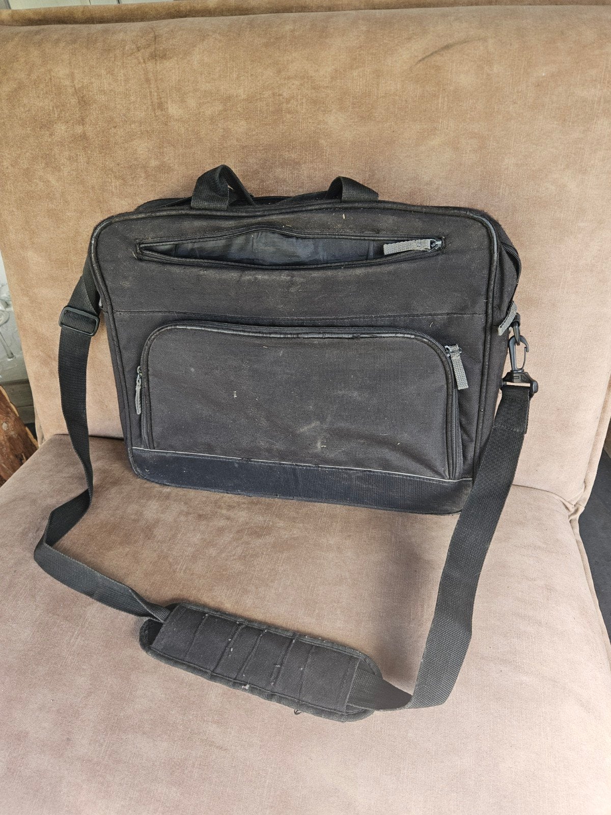 17 - 18  inch Zwarte laptoptas met schouderband, Ophalen of Verzenden, 17 inch of meer, Gebruikt