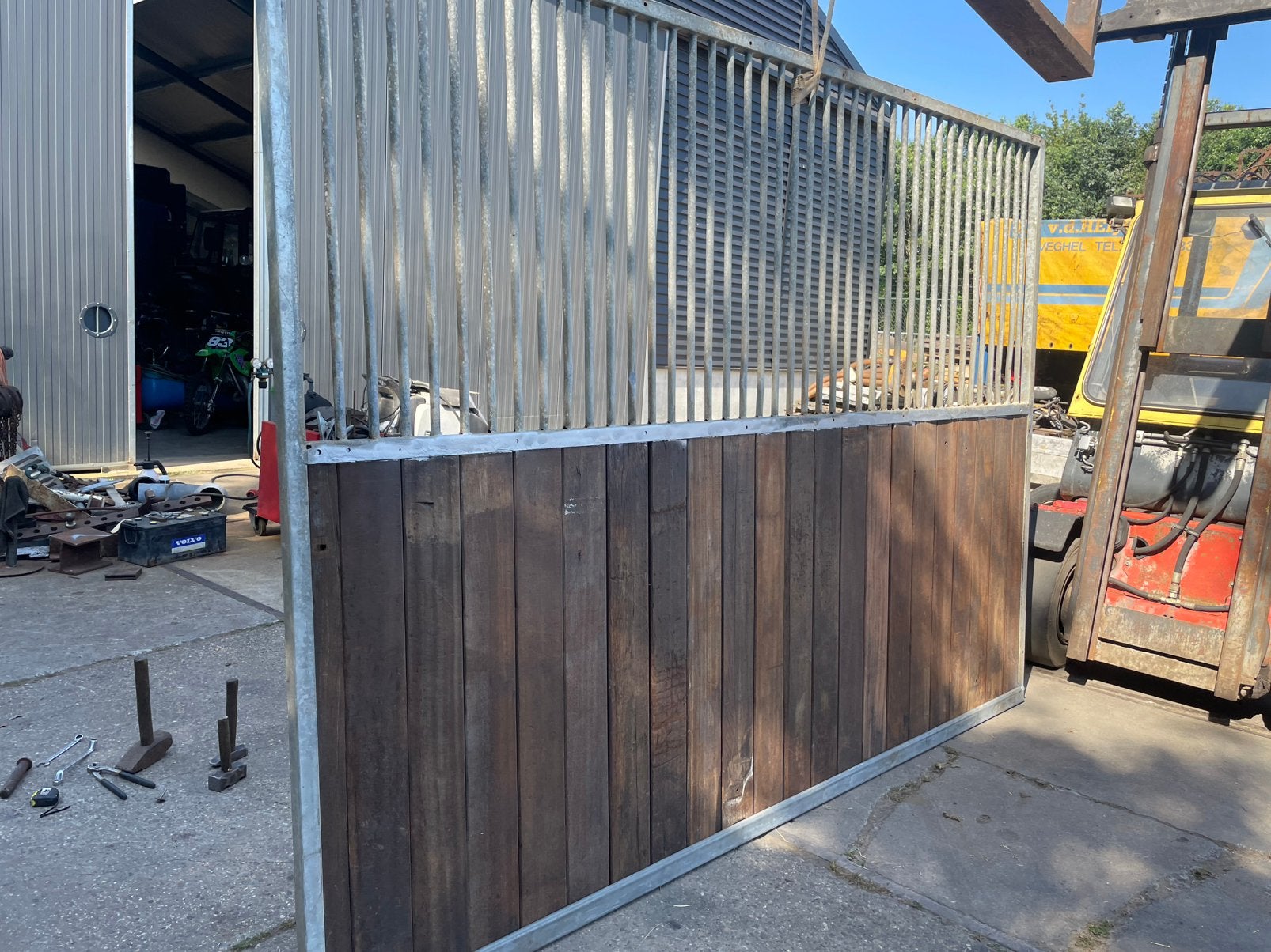 Diverse paarden en pony stal container, Toebehoren, 4 paarden of pony's of meer