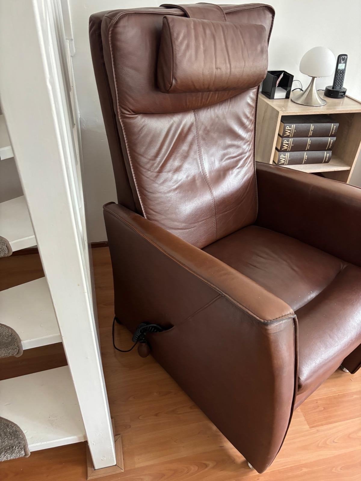 Leren relaxfauteuil met elektrische bediening, Ophalen, Gebruikt, Leer, 75 tot 100 cm