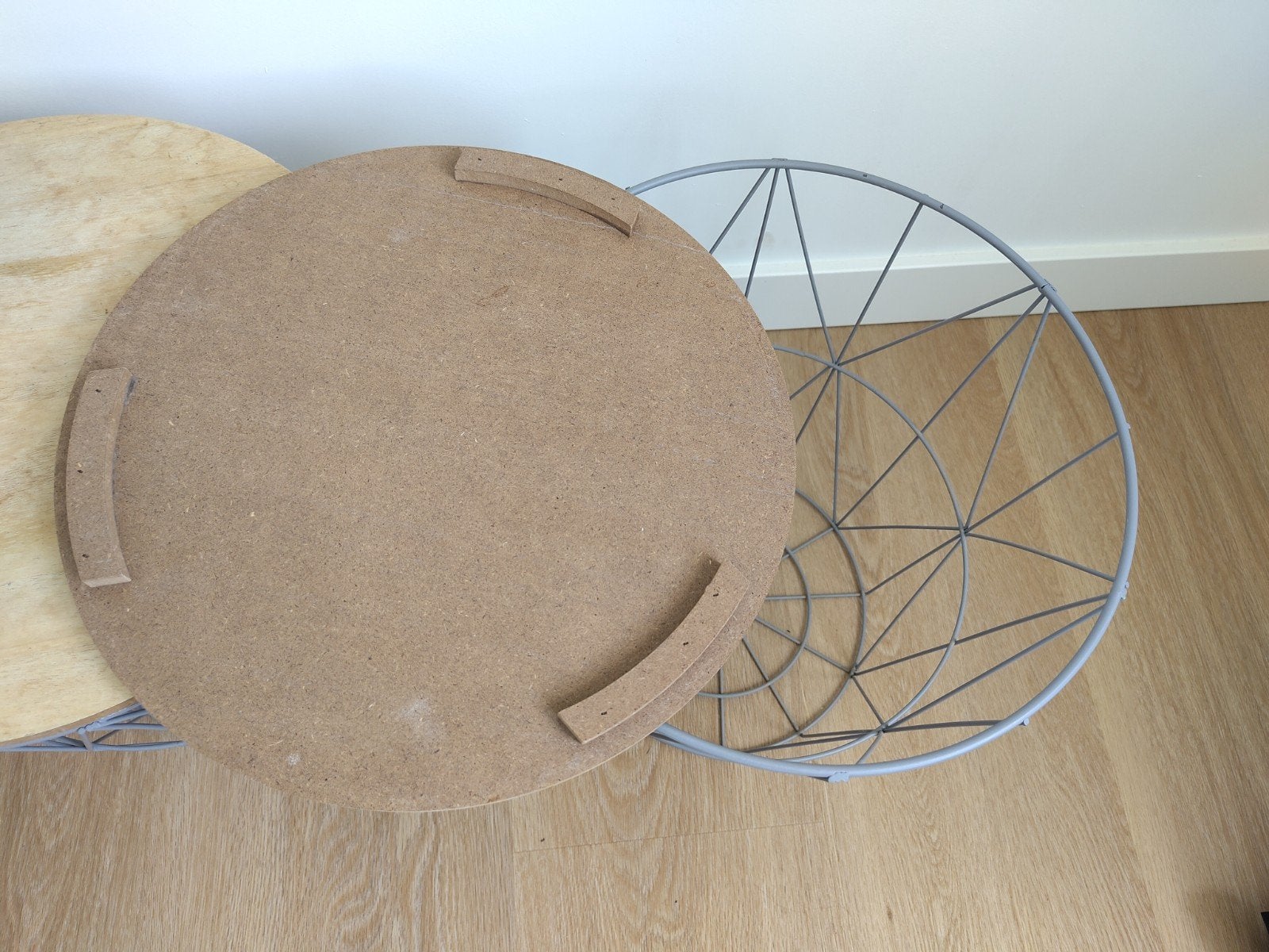 2x Tafel met afneembaar blad en opbergmand, Minder dan 50 cm, Gebruikt, Modern, Industrieel, Rond