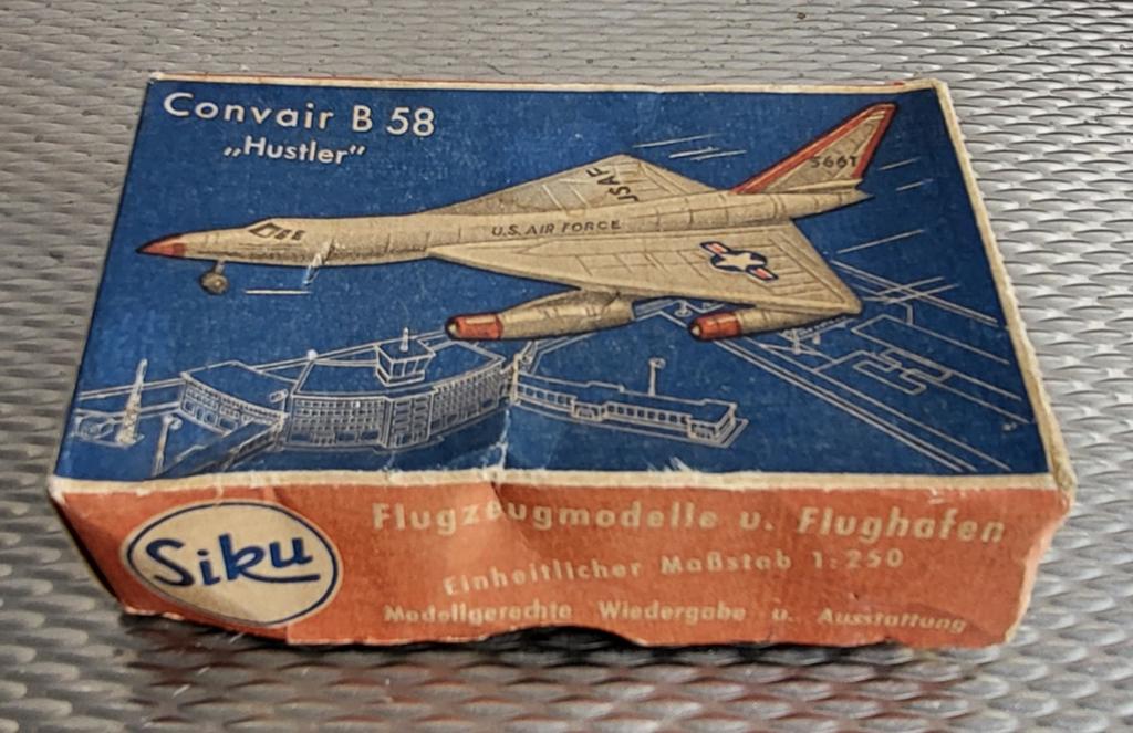 SIKU zeldzaam vintage modelvliegtuigje, de Convair B-58., Verzamelen, Ophalen of Verzenden, Schaalmodel