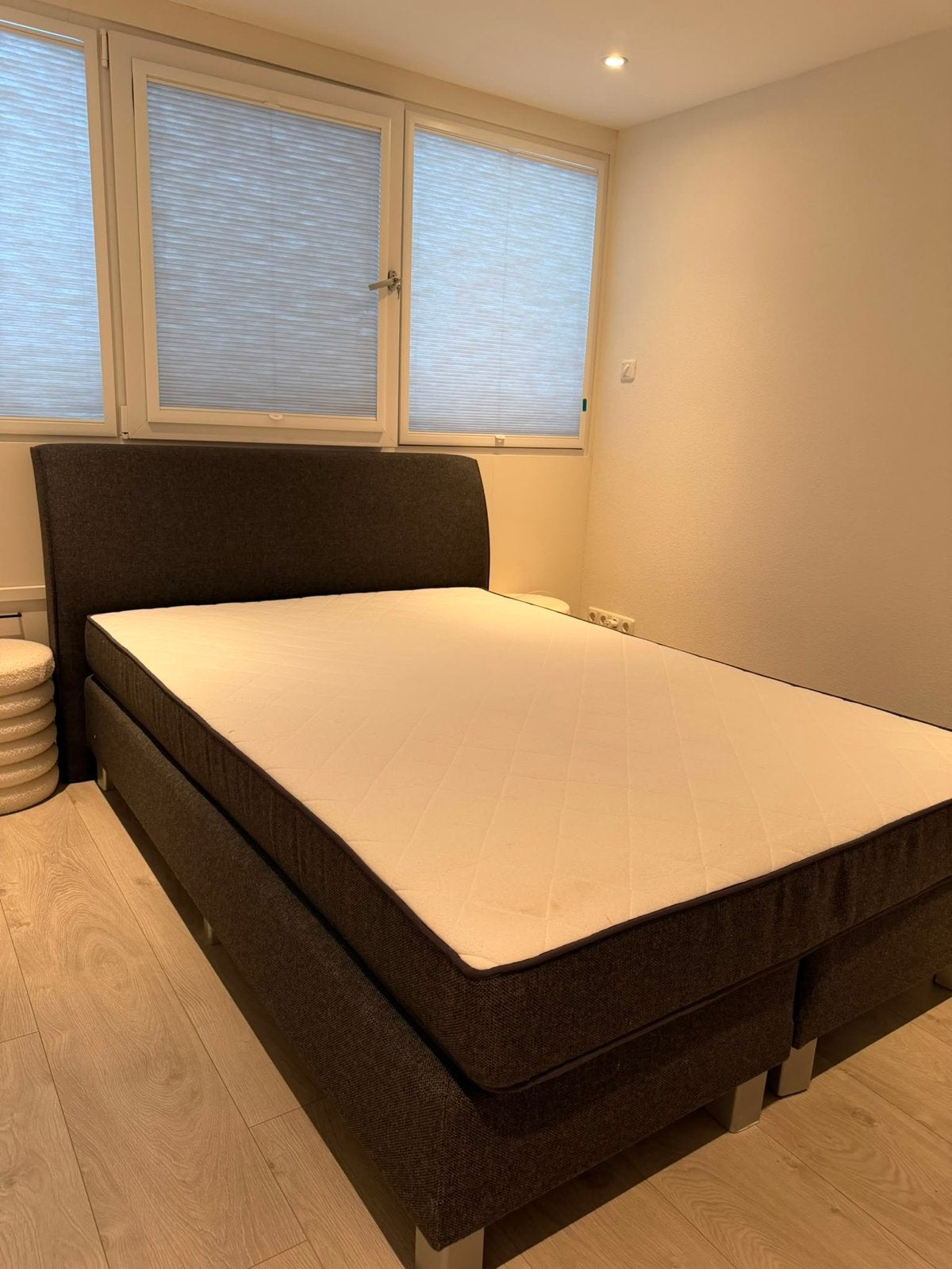 Boxspring 140x200 met matras en topper, Huis en Inrichting, Slaapkamer | Boxsprings, Ophalen, Gebruikt, 140 cm, Twijfelaar