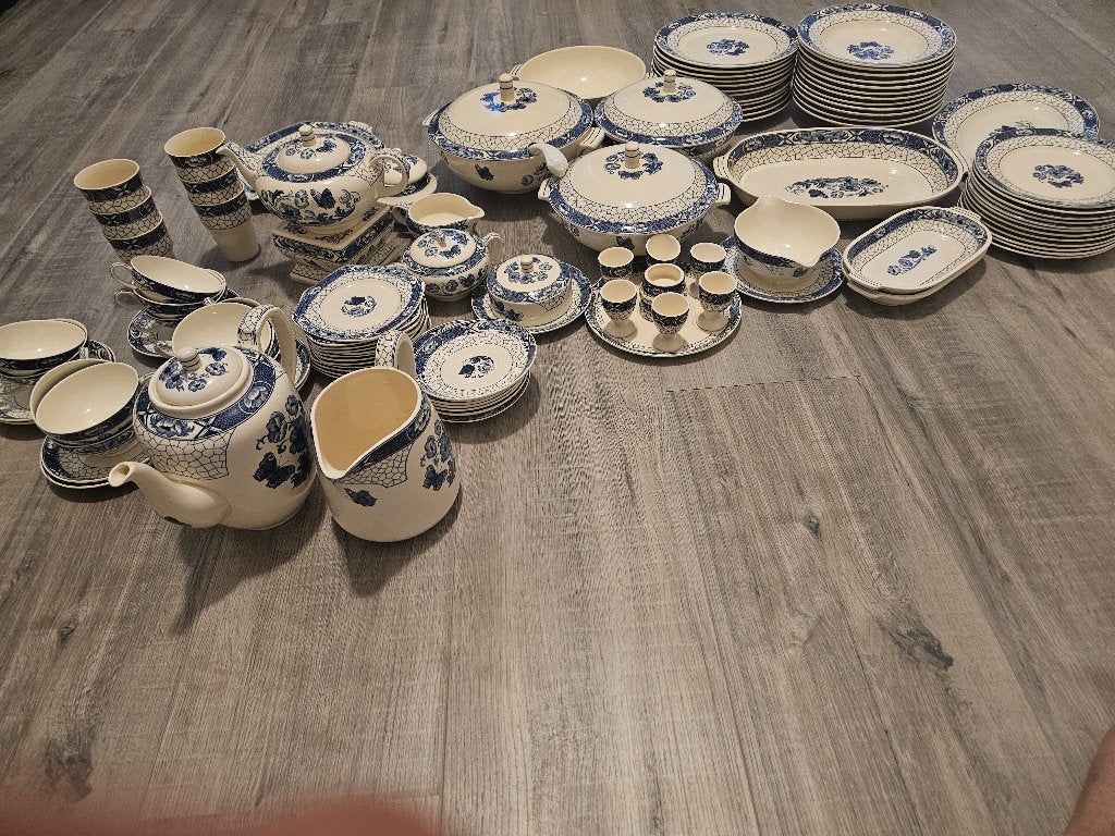 Societe Ceramique Butterflij servies Maastricht., Ophalen