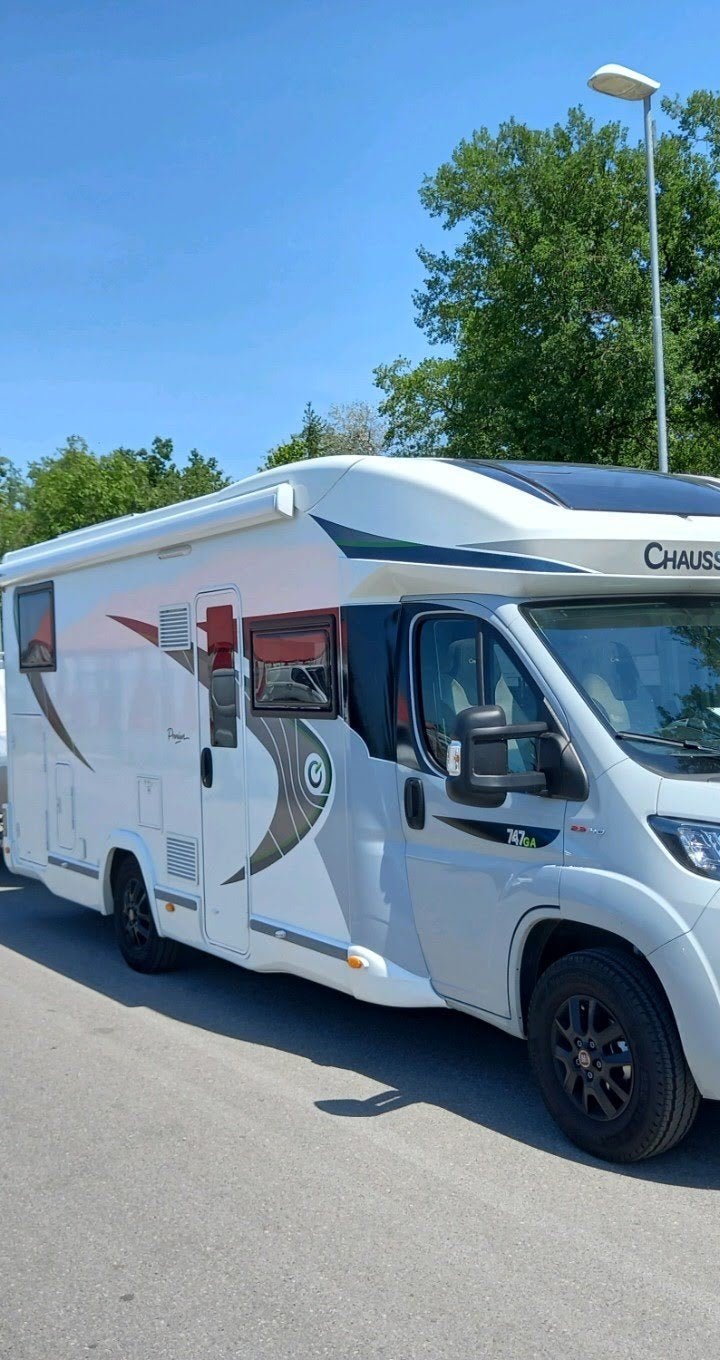 Chausson Camper: Luxe en Comfort voor 4 Personen, Caravans en Kamperen, Campers, Particulier, tot en met 4, Half-integraal, Chausson