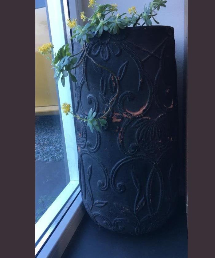 Grote XL hoge terracotta bloempot 57cm 3D motief vaas, Tuin en Terras, Bloempotten, Gebruikt, Rond, Balkon, Terracotta