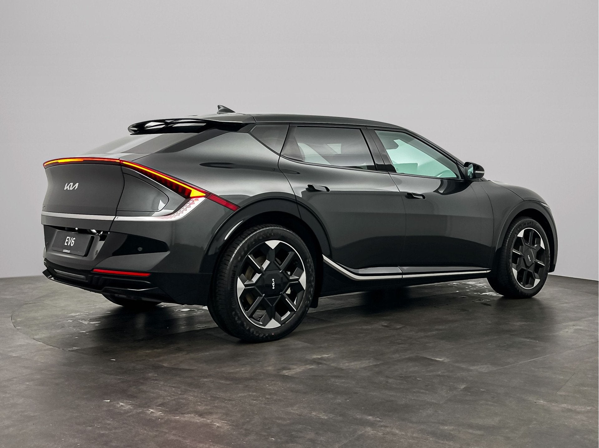 Kia Ev6 Plus 84 kWh | elektrische stoelen | stoel en stuurve, Auto's, Automaat, Achterwielaandrijving, 1800 kg, Zwart