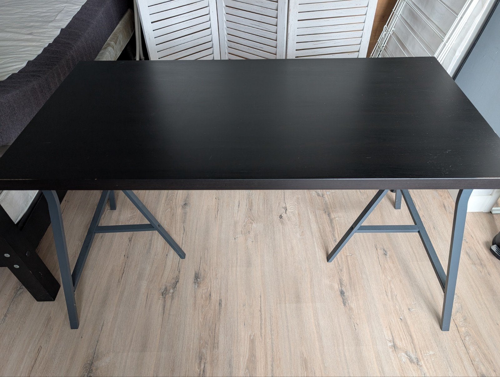 IKEA LINNMON Bureau zwart 120x60 cm met metalen onderstel, Huis en Inrichting, Ophalen, Gebruikt, Spaanplaat of MDF, IKEA