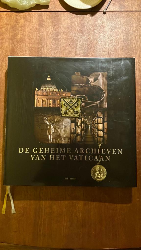 De geheime archieven van het Vaticaan VdH books, Ophalen of Verzenden, Zo goed als nieuw
