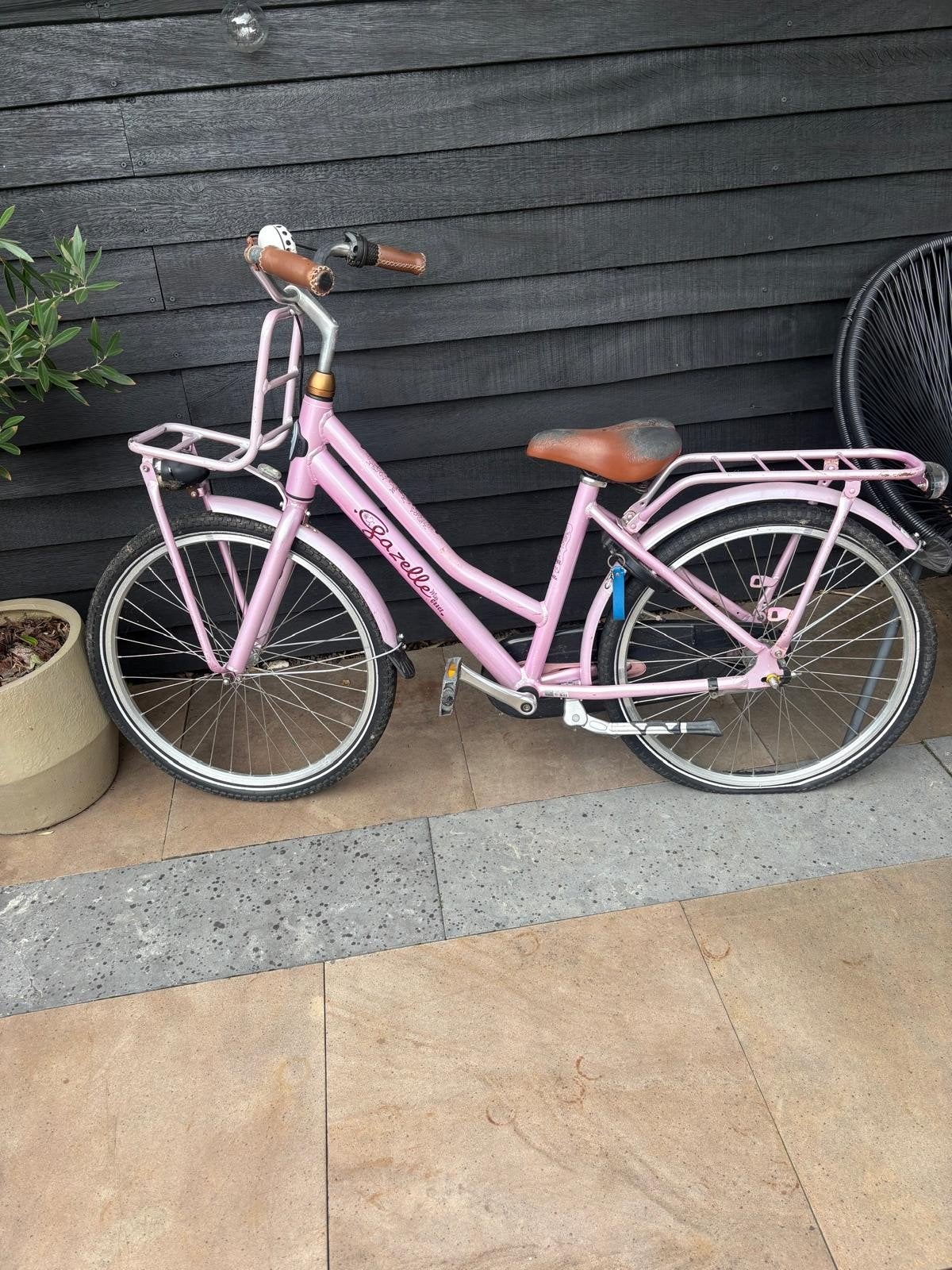 Roze Gazelle fiets met voordrager en terugtraprem, Fietsen en Brommers, Terugtraprem, Ophalen of Verzenden, Handrem, Gazelle