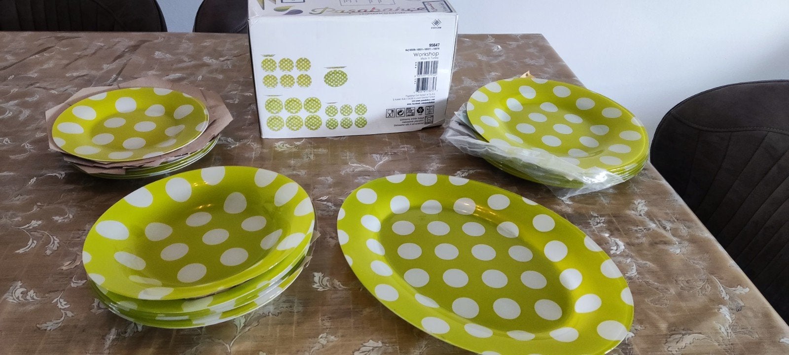 Nieuw servies met stippen - 20-delig, Ophalen, Nieuw, Overige stijlen