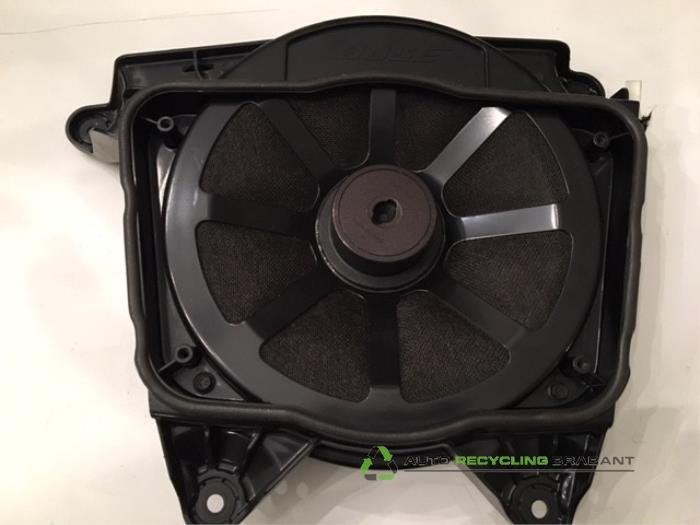 Subwoofer van een Audi A8, Gebruikt, -, -, Ophalen of Verzenden