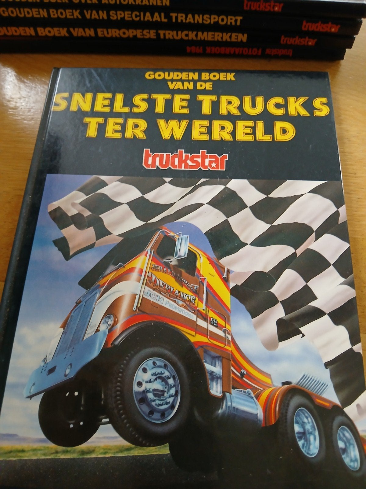 Gouden Boek van de Snelste Trucks ter Wereld - Truckstar, Ophalen of Verzenden, Gelezen, Algemeen, Onbekend