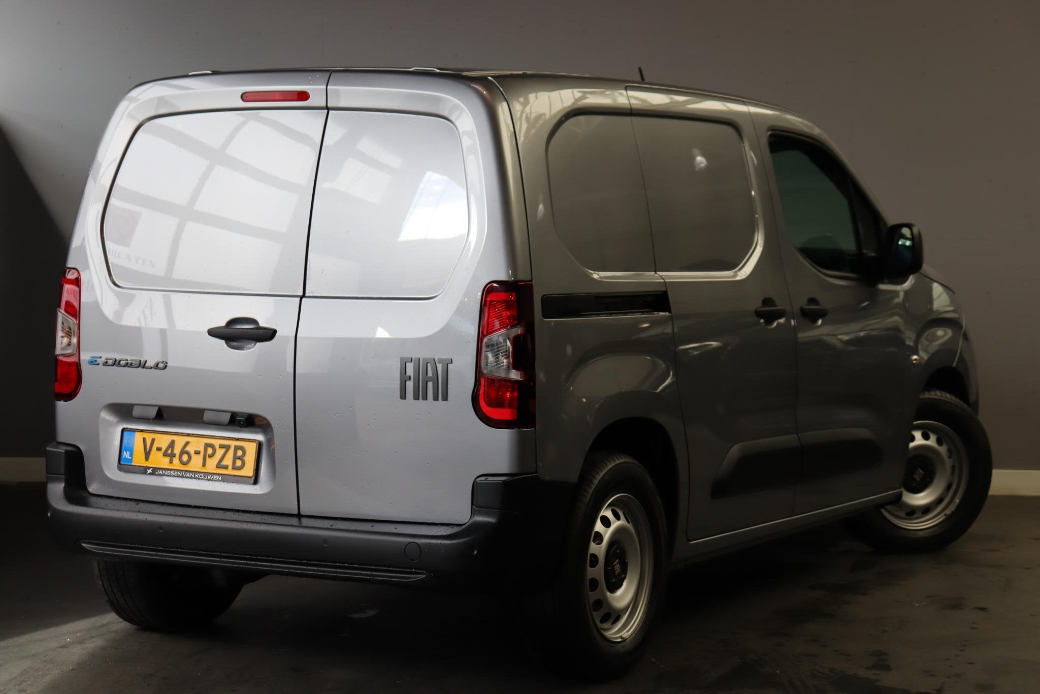 Fiat E-Doblò 136 L1 50 kWh Apple CarPlay Achteruitrijcamera, Origineel Nederlands, Grijs, 2 stoelen, Zilver of Grijs