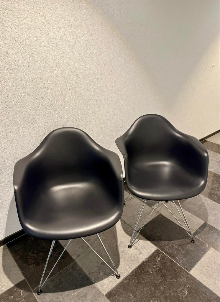 2x Vitra Eames DAR stoelen - Zwart met chromen onderstel, Ophalen, Kunststof, Gebruikt, Twee
