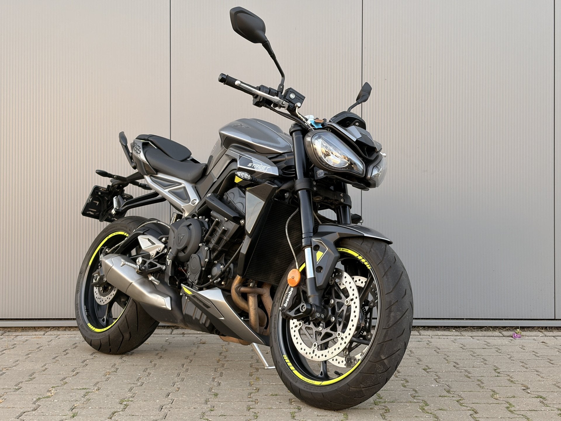 2023 Triumph Street Triple 765 R 118pk ABS - 2.849 km - Quic, Motoren, Motoren | Triumph, Bedrijf, Naked bike, meer dan 35 kW