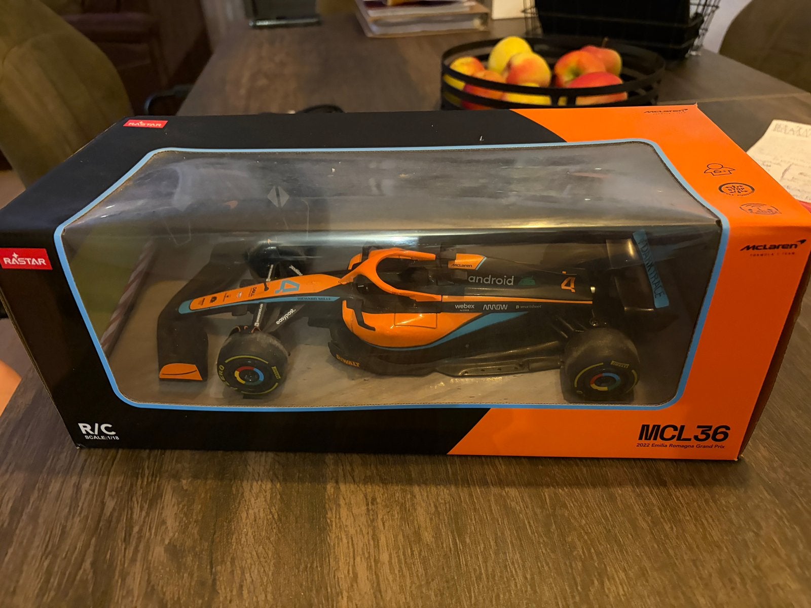 MCL 36 race auto radiografisch mc laren 1:18, Ophalen of Verzenden, Zo goed als nieuw, Overige schalen, Auto onroad