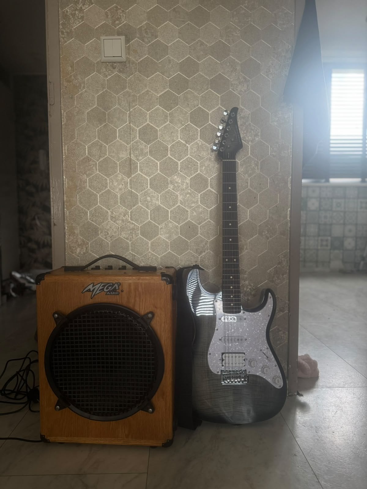 Elektrische gitaar met Mega Amp versterker, Overige merken, Gebruikt, Met versterker, Ophalen of Verzenden