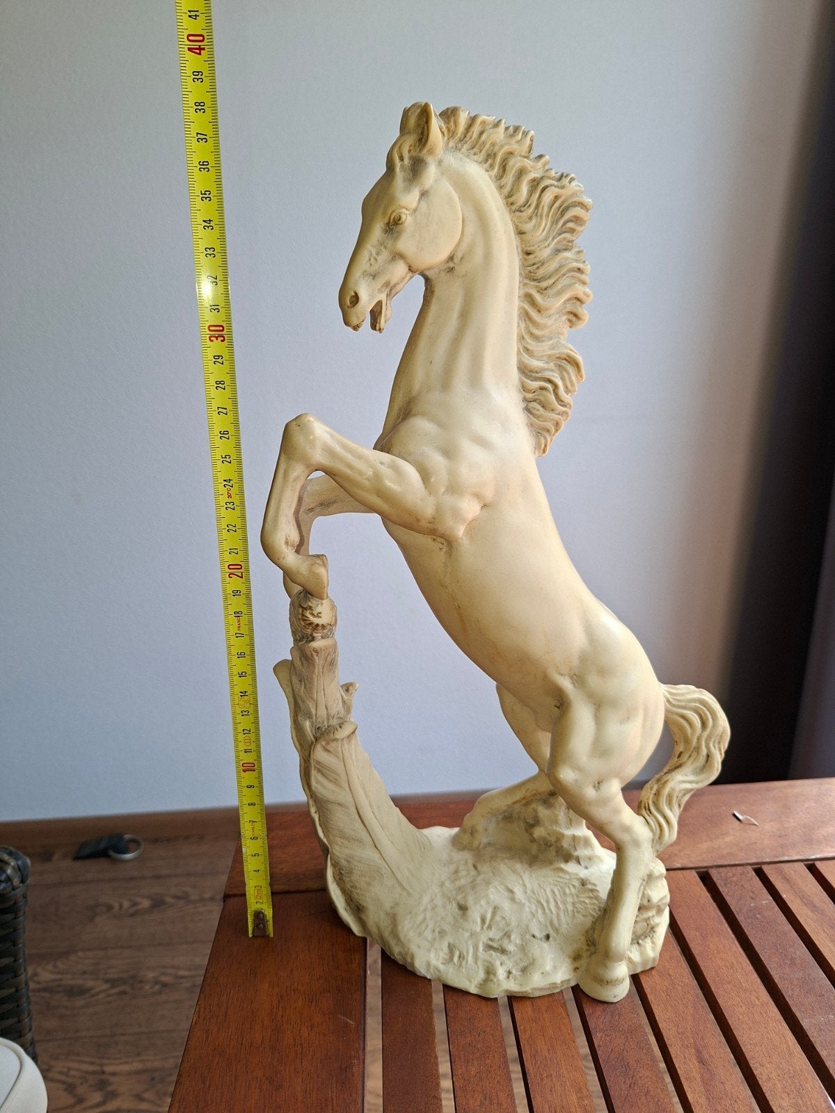 Gedetailleerd paardenbeeld van composiet, 40 cm hoog, Ophalen of Verzenden, 20 - 50 cm, Beeld, Handgemaakt