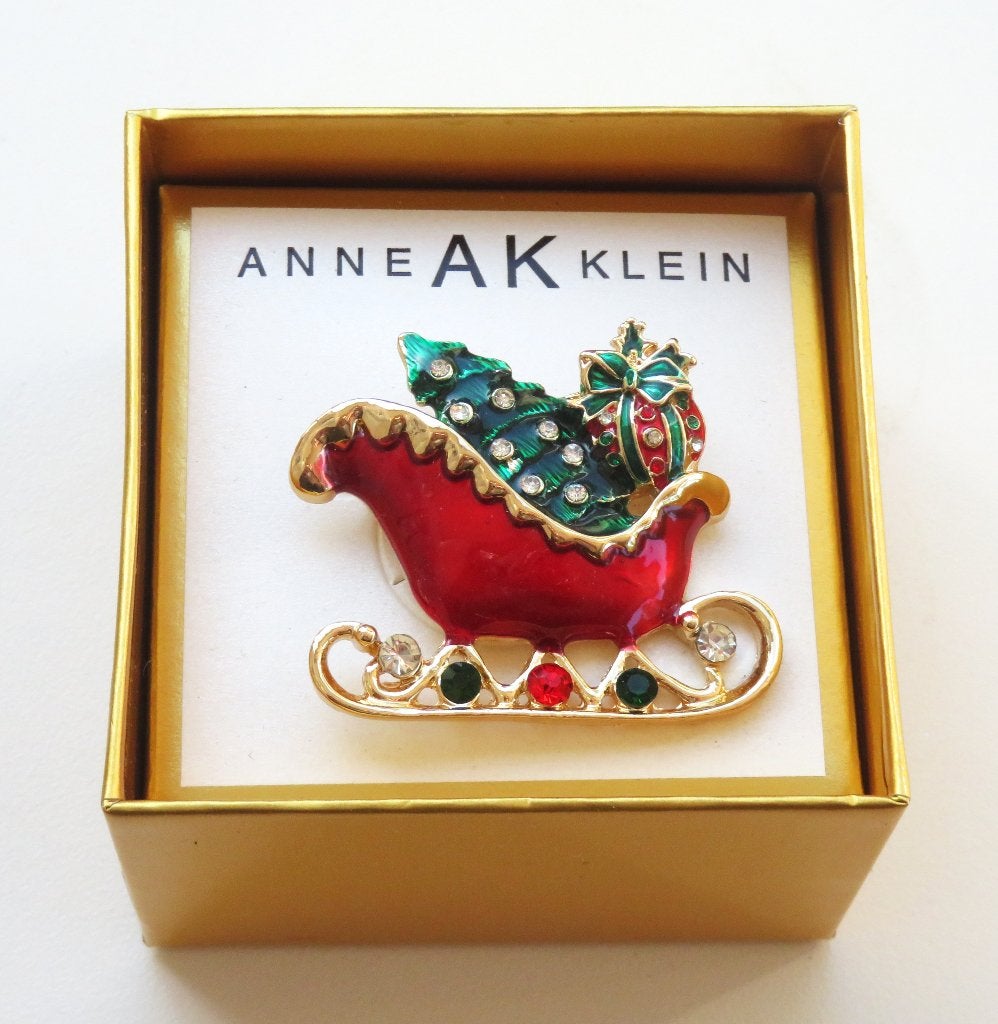 Anne Klein ( AK ) Broche: Arrenslee met Kerstboom en Pakje, Ophalen of Verzenden, Nieuw