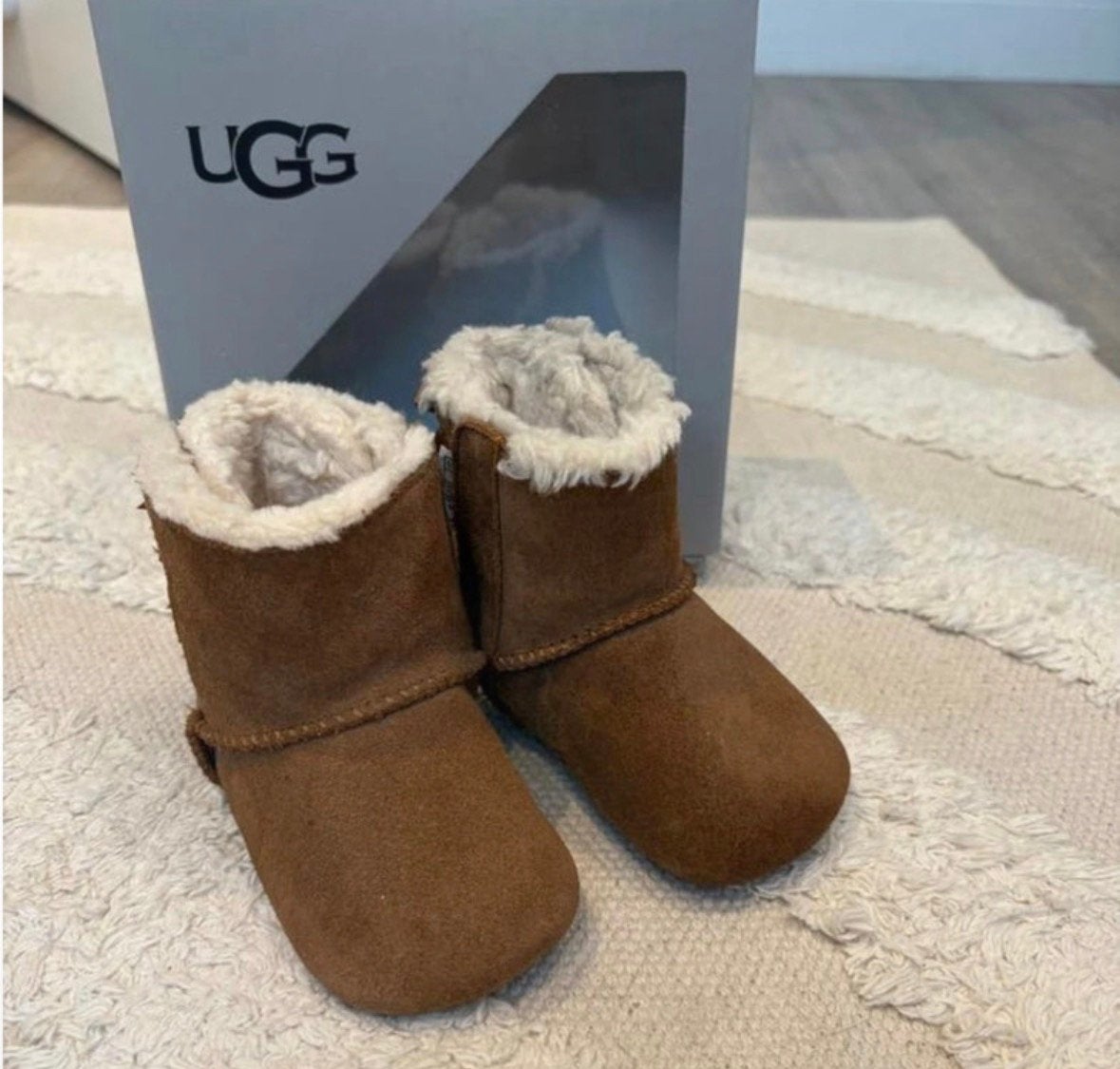 Meisjes UGG maat 6-12 maanden, Ophalen of Verzenden, Zo goed als nieuw
