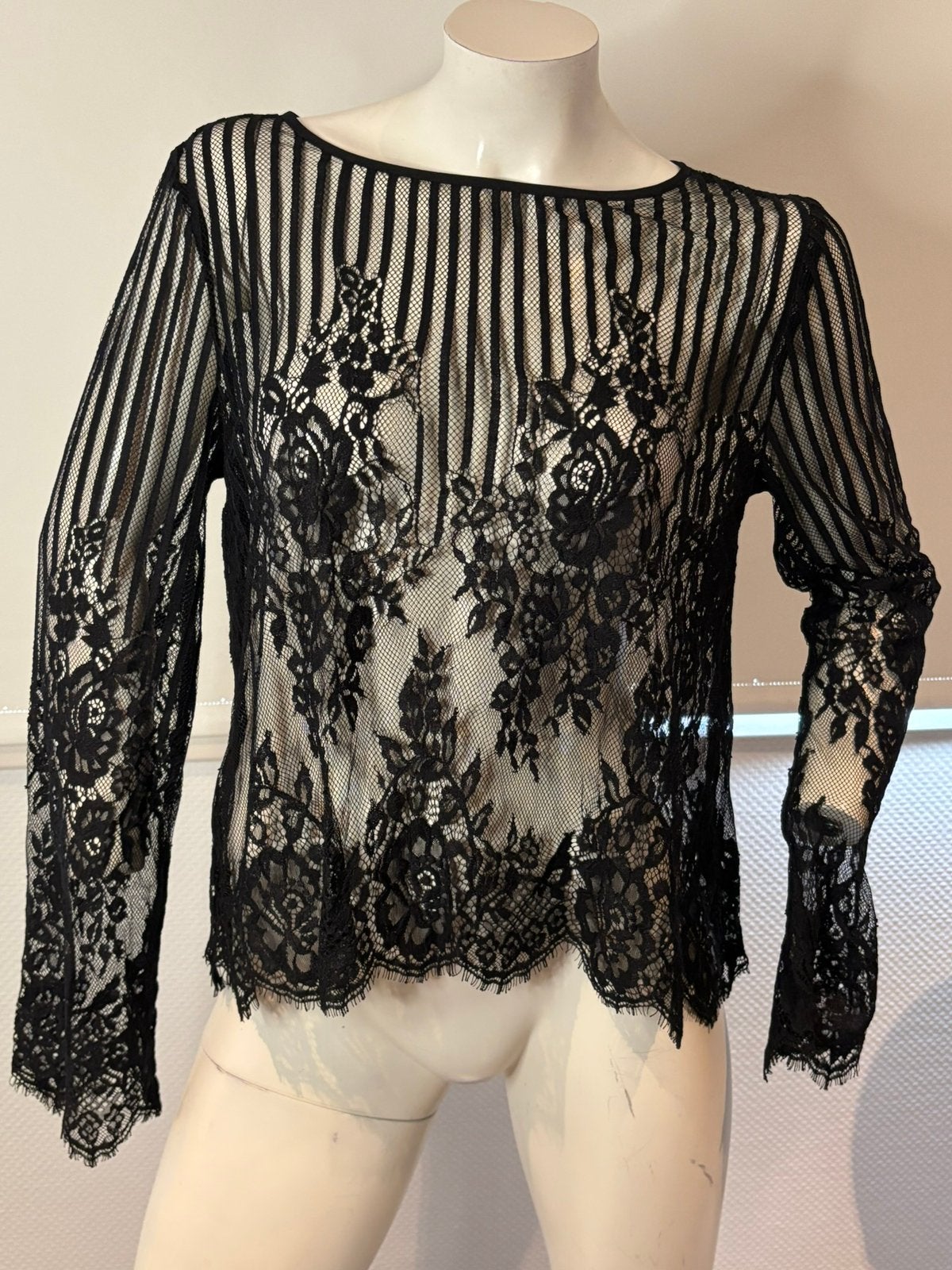 Guess kanten top maat s, ., Zwart, Ophalen of Verzenden, Zo goed als nieuw