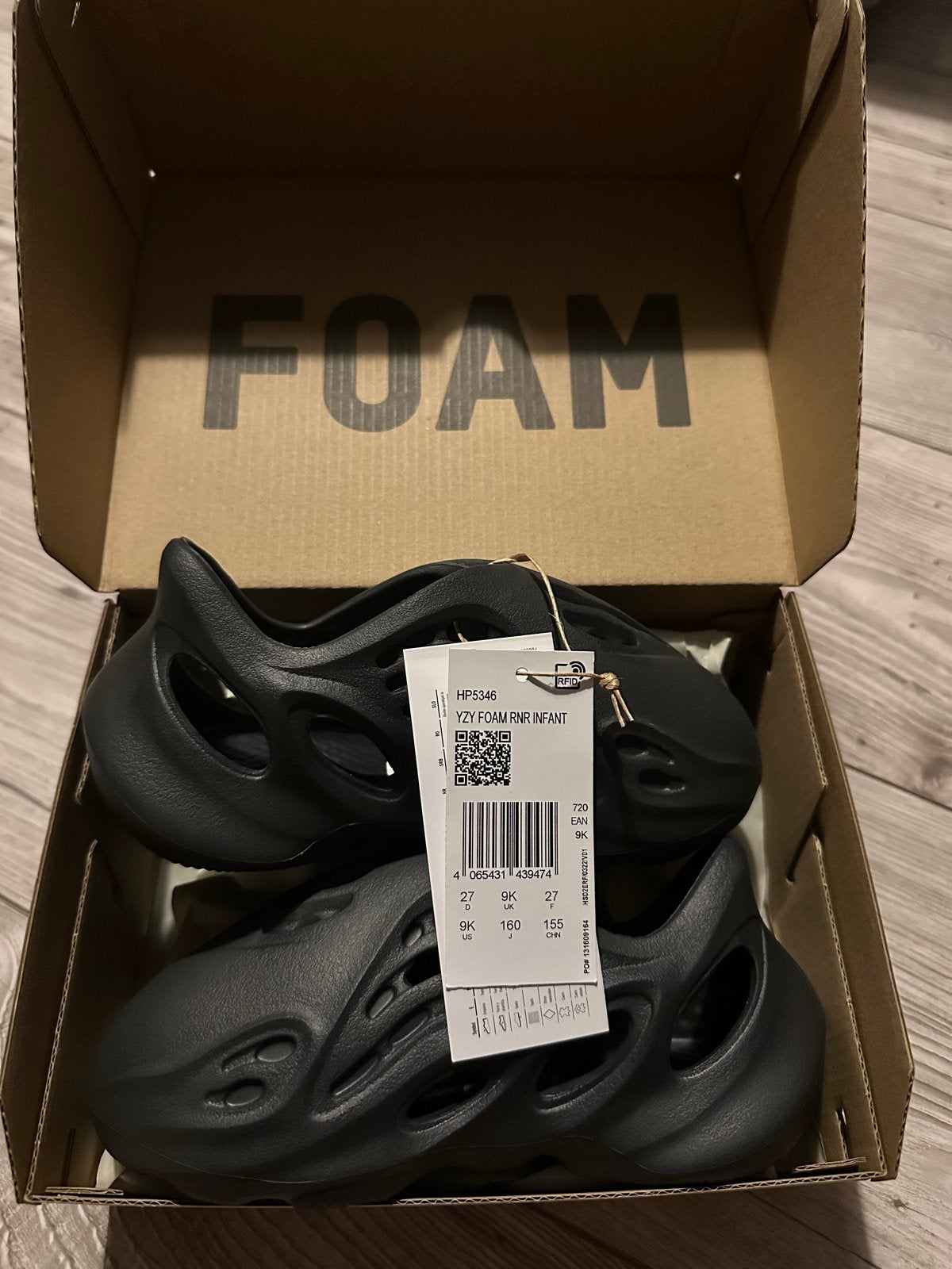 Adidas Yeezy Foam RNR Infant Onyx - Maat 27, Ophalen of Verzenden, Nieuw, Jongen of Meisje