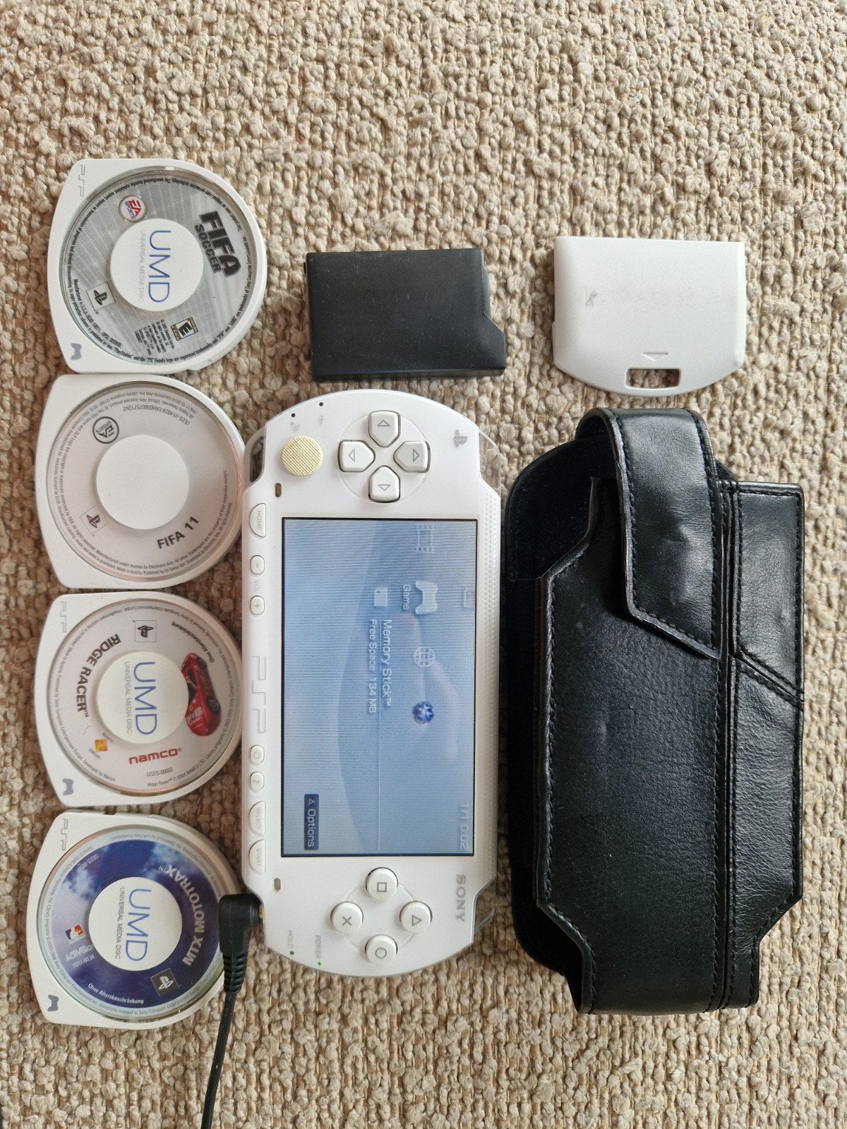 Sony PSP-1004 Wit met 4 games, hoesje en 256MB Memory Stick, Spelcomputers en Games, Spelcomputers | Sony PSP, Wit, Ophalen of Verzenden