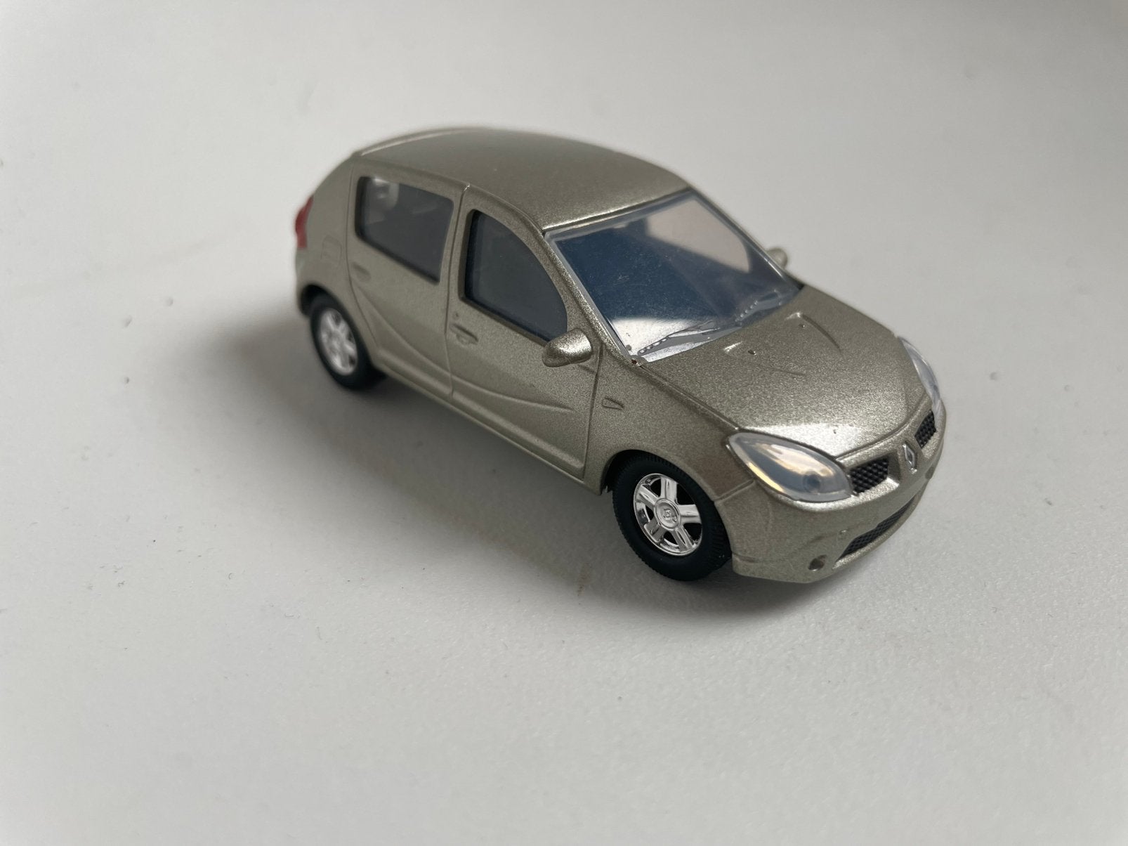 model Renault Dacia Sandero hatchback 5-d, beige, circa 1/50, Ophalen of Verzenden, Gebruikt, Auto
