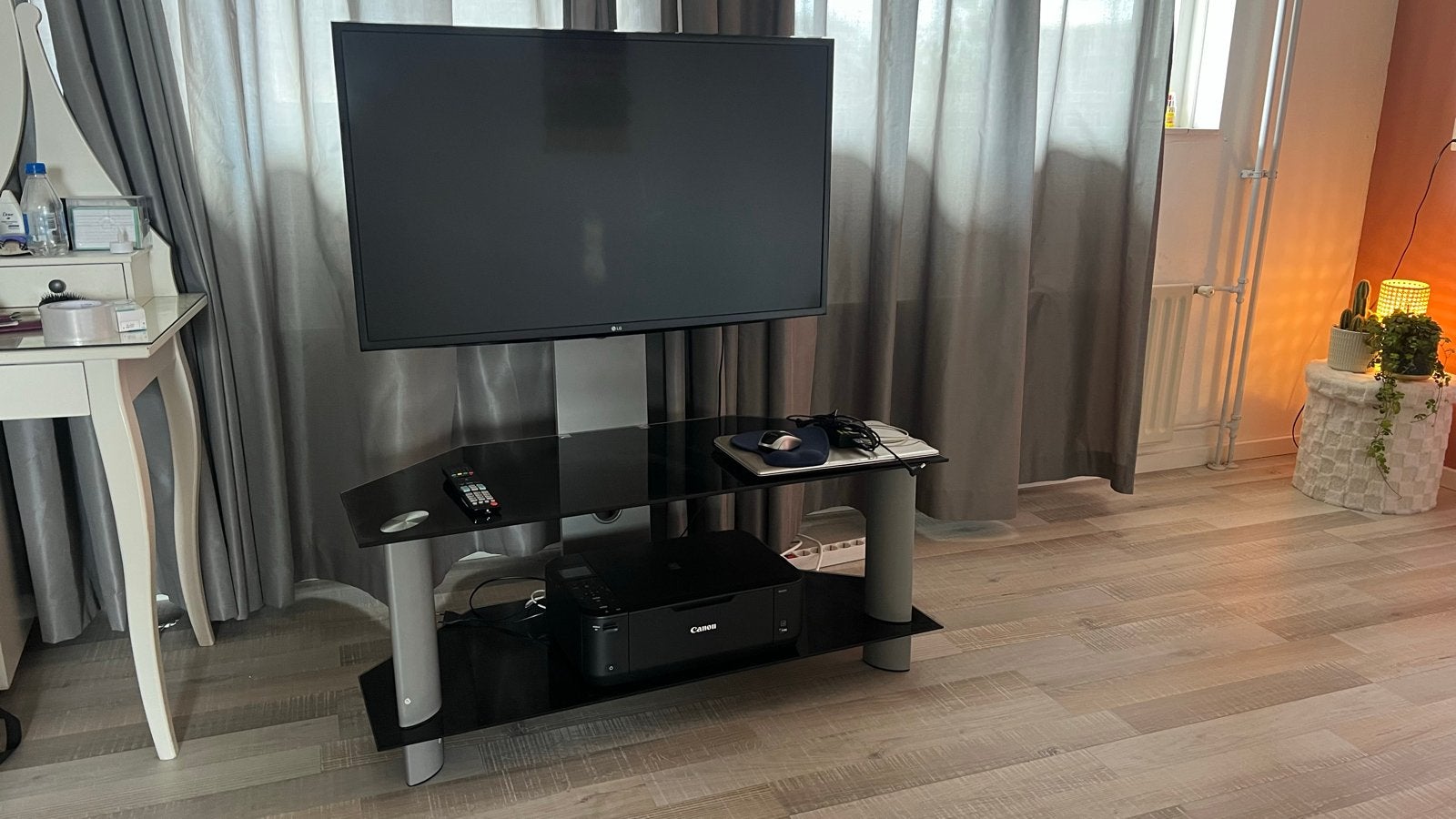 TV-meubel met beugel voor tv - Zonder TV, Ophalen, Gebruikt, 100 tot 150 cm, Glas
