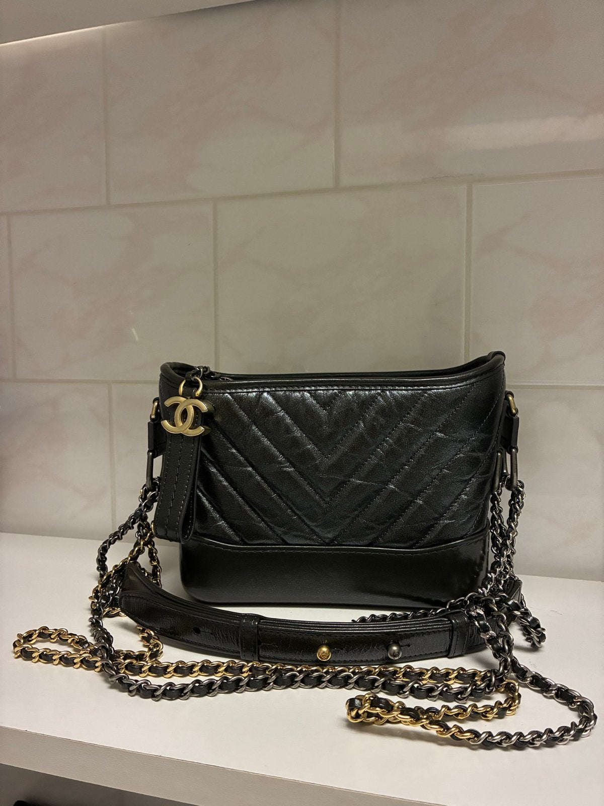 Chanel Gabrielle Small Hobo – Black, Sieraden, Tassen en Uiterlijk, Ophalen, Zo goed als nieuw, Zwart, Schoudertasje