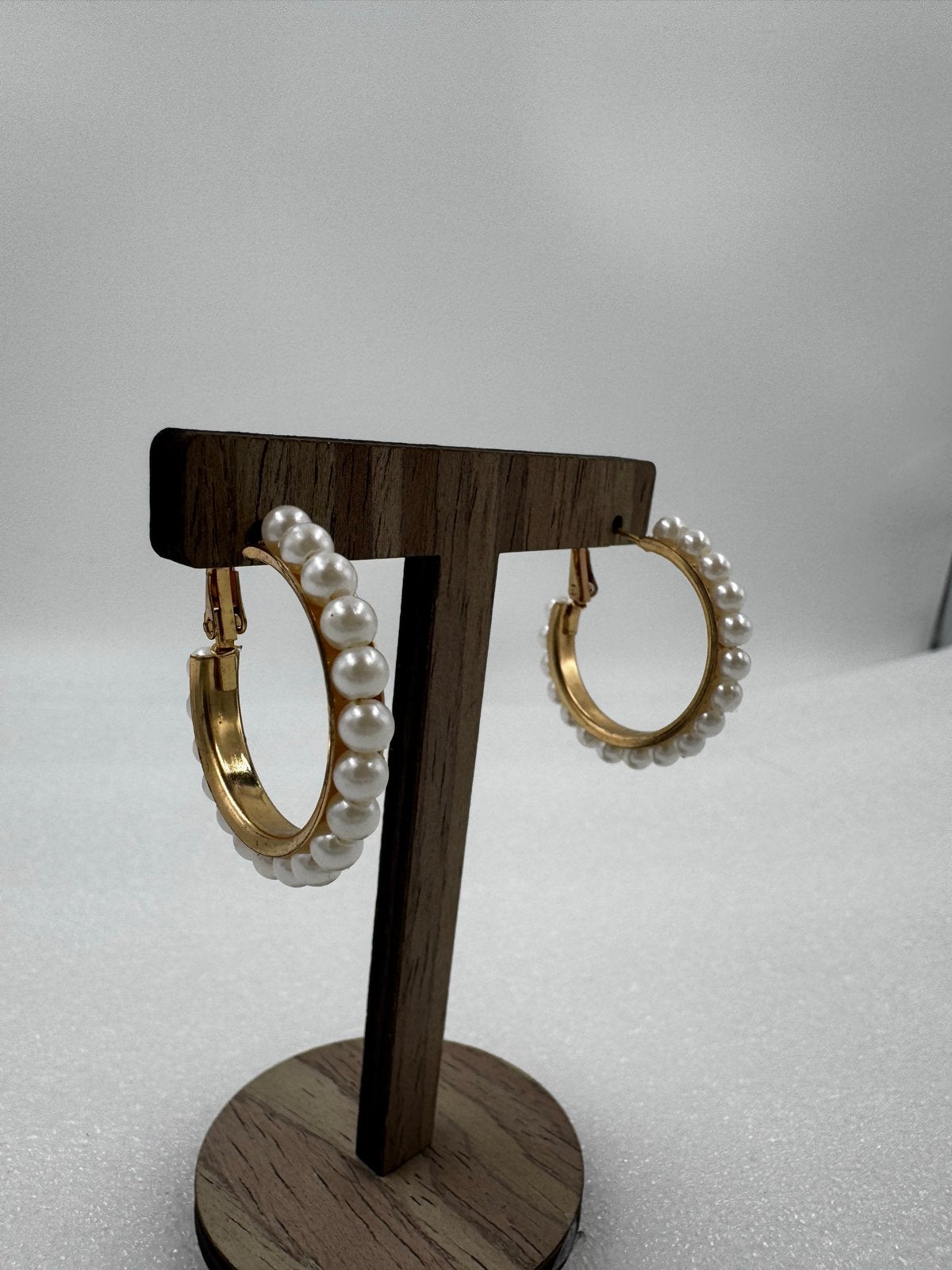 Elegante Gouden Oorbellen met witte parels, Overige materialen, Hangers, Ophalen of Verzenden, Zo goed als nieuw