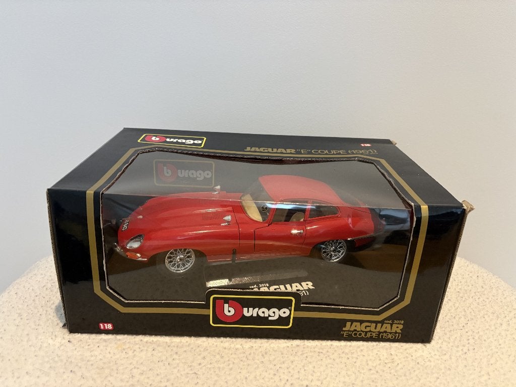 Jaguar E-Type Coupé 1961 – Bburago 1:18 - originele doos, Ophalen of Verzenden, Gebruikt, Auto, Bburago
