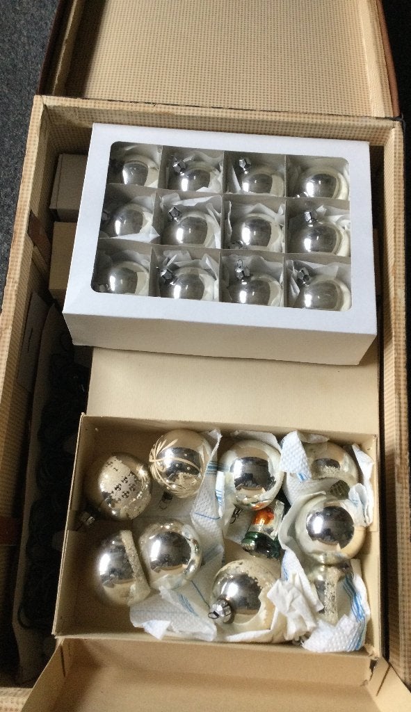 Koffer met Kerstboomversiering uit vorige eeuw ( 80-90), Diversen, Ophalen, Gebruikt